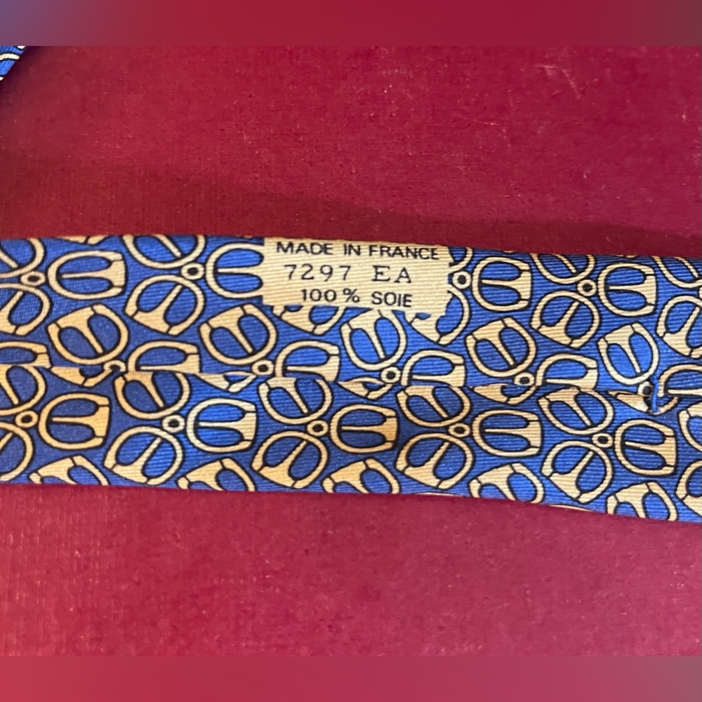 Hermes Paris 7297 EA Blue w/ Taupe Horse Bit Link Pattern Silk Tie - Picture 4 of 5